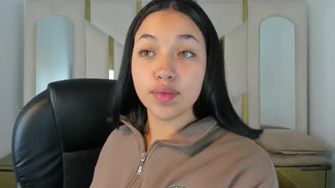 isabellrodriguez18 online show from 10/07/25, 03:14