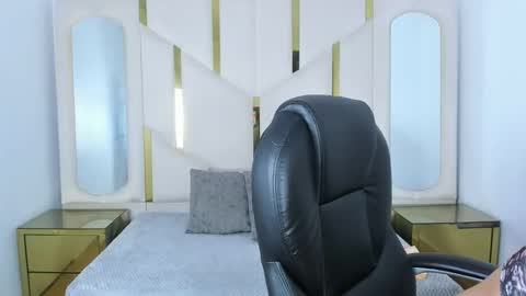 isabellrodriguez18 online show from 10/28/25, 04:05