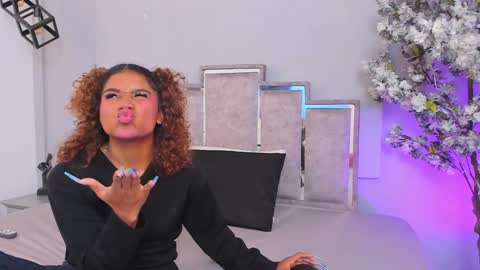 Isabellsmmith online show from 01/25/25, 03:40