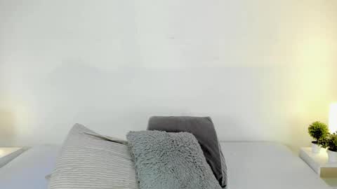 isameow online show from 02/20/25, 09:09