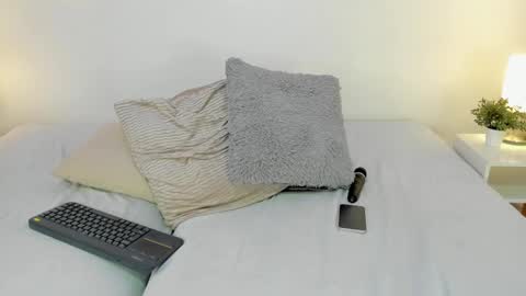 isameow online show from 02/22/25, 01:33