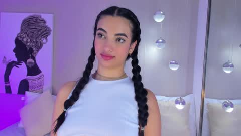 Snapshot of isamonroee chatting on 12/31/24, 01:47 Isa Monroee online show from 12/31/24, 01:47