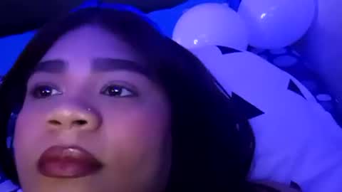 Isa online show from 10/21/25, 02:34