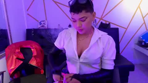 isabela online show from 09/11/25, 11:38
