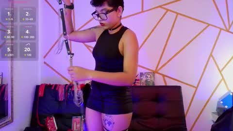 isabela online show from 11/06/25, 08:54