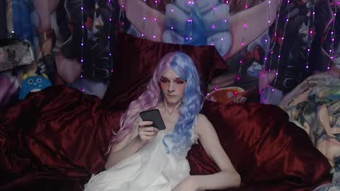 Snapshot of iselestias chatting on 10/30/25, 11:16 Sele online show from 10/30/25, 11:16