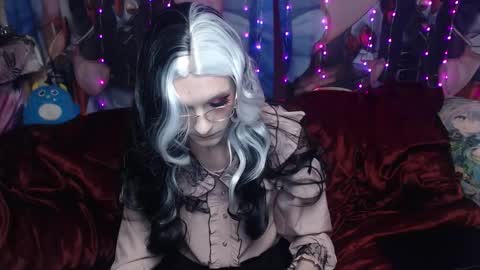 Snapshot of iselestias chatting on 11/11/25, 10:43 Sele online show from 11/11/25, 10:43