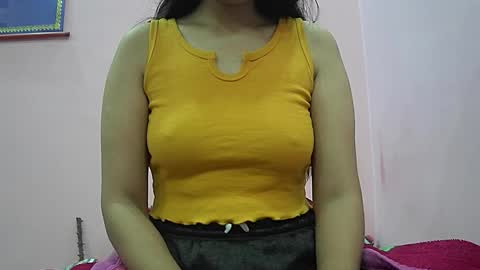 Snapshot of ishika_singh_ chatting on 12/20/25, 02:29 ishika_singh_ online show from 12/20/25, 02:29