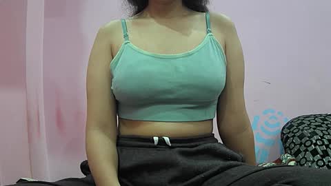 Snapshot of ishika_singh_ chatting on 02/20/26, 02:30 ishika_singh_ online show from 02/20/26, 02:30