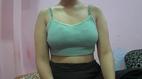 Snapshot of ishika_singh_ chatting on 03/05/26, 02:18 ishika_singh_ online show from 03/05/26, 02:18