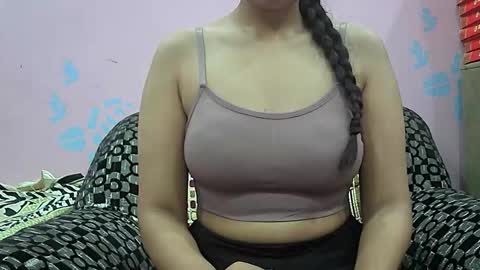Snapshot of ishika_singh_ chatting on 03/21/26, 01:32 ishika_singh_ online show from 03/21/26, 01:32