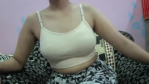 Snapshot of ishika_singh_ chatting on 03/31/26, 01:40 ishika_singh_ online show from 03/31/26, 01:40