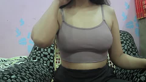 Snapshot of ishika_singh_ chatting on 04/01/26, 01:28 ishika_singh_ online show from 04/01/26, 01:28