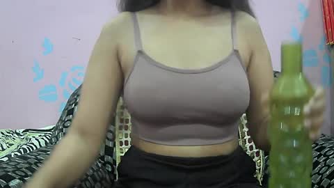 Snapshot of ishika_singh_ chatting on 04/05/26, 01:14 ishika_singh_ online show from 04/05/26, 01:14