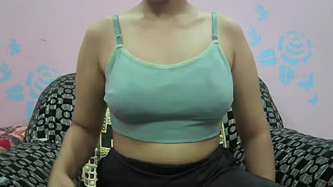 Snapshot of ishika_singh_ chatting on 04/24/26, 01:30 ishika_singh_ online show from 04/24/26, 01:30