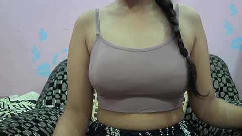 Snapshot of ishika_singh_ chatting on 07/27/26, 01:45 ishika_singh_ online show from 07/27/26, 01:45