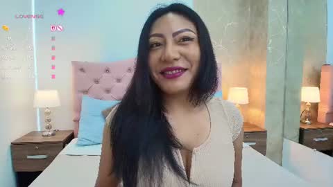 Isis Choi online show from 07/12/26, 07:27