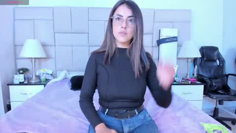 Snapshot of isis_loveyes_ chatting on 10/11/25, 11:47 Pauli online show from 10/11/25, 11:47