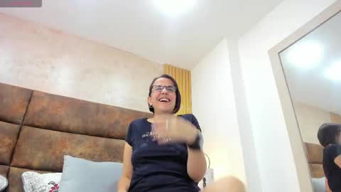 Snapshot of isisblakee chatting on 11/19/25, 09:37 Isis online show from 11/19/25, 09:37