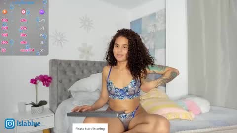 Snapshot of islaa_bluee chatting on 02/02/26, 06:01 Isla Blue online show from 02/02/26, 06:01