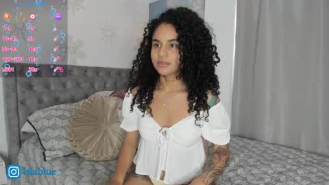 Snapshot of islaa_bluee chatting on 03/12/26, 08:59 Isla Blue online show from 03/12/26, 08:59