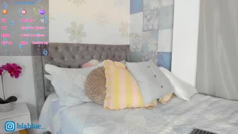 Snapshot of islaa_bluee chatting on 03/28/26, 02:22 Isla Blue online show from 03/28/26, 02:22