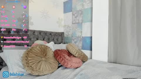 Snapshot of islaa_bluee chatting on 04/06/26, 04:46 Isla Blue online show from 04/06/26, 04:46