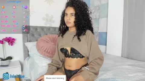 Snapshot of islaa_bluee chatting on 04/16/26, 02:45 Isla Blue online show from 04/16/26, 02:45