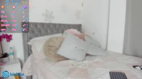 Snapshot of islaa_bluee chatting on 05/12/26, 02:19 Isla Blue online show from 05/12/26, 02:19