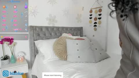 Snapshot of islaa_bluee chatting on 06/05/26, 11:32 Isla Blue online show from 06/05/26, 11:32