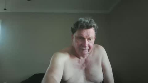 Snapshot of island625103 chatting on 11/02/25, 08:33 island625103 online show from 11/02/25, 08:33