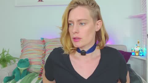 Lou  Peaches online show from 09/18/25, 02:52