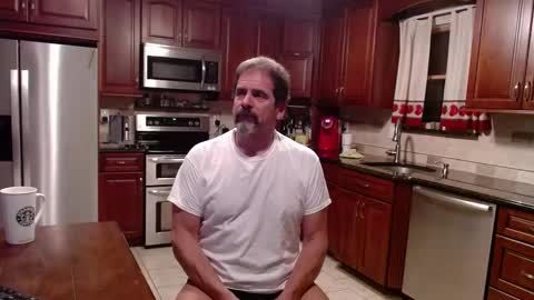 Snapshot of islandguy70 chatting on 10/17/25, 11:07 Jim online show from 10/17/25, 11:07