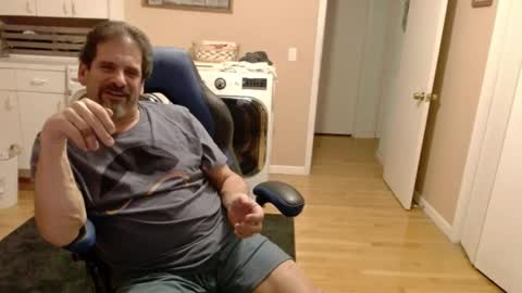 Snapshot of islandguy70 chatting on 11/06/25, 11:48 Jim online show from 11/06/25, 11:48
