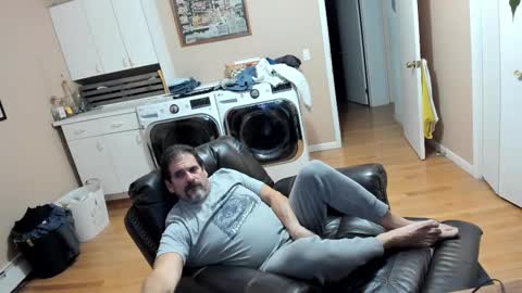 Snapshot of islandguy70 chatting on 11/15/25, 10:15 Jim online show from 11/15/25, 10:15