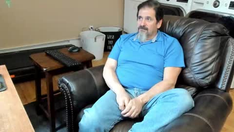 Snapshot of islandguy70 chatting on 04/22/26, 10:00 Jim online show from 04/22/26, 10:00
