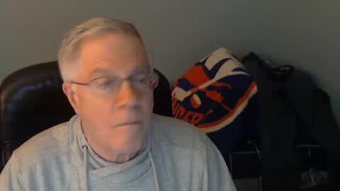 Snapshot of islesman22 chatting on 01/01/25, 03:23 islesman22 online show from 01/01/25, 03:23
