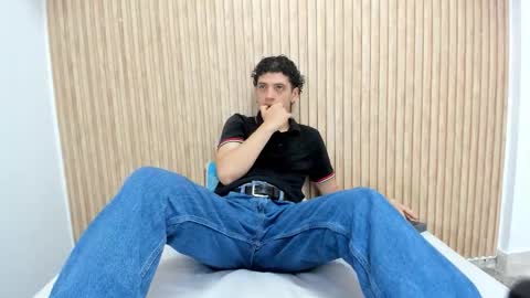 Snapshot of israel_gray chatting on 10/20/25, 07:47 Israel online show from 10/20/25, 07:47