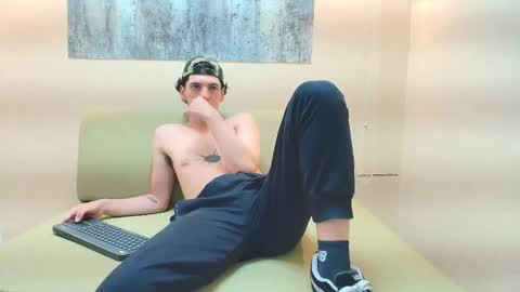 Snapshot of israel_gray chatting on 10/22/25, 07:35 Israel online show from 10/22/25, 07:35