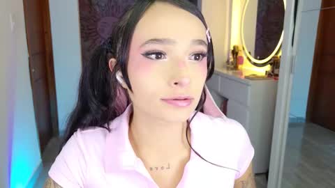 Snapshot of issa_garcia chatting on 02/18/26, 10:28 I S S A B E L A Igissaa ax Xlittleissa online show from 02/18/26, 10:28