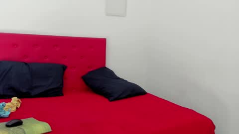 issa_kitty online show from 12/11/24, 04:09