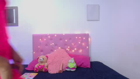 issa_kitty online show from 02/18/25, 06:47