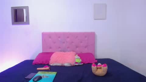 issa_kitty online show from 02/25/25, 02:33
