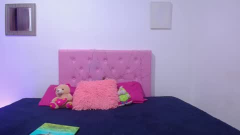 issa_kitty online show from 03/04/25, 10:05