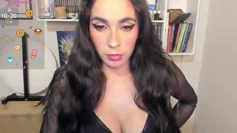 Snapshot of issa_latin chatting on 02/16/26, 05:25 INSTAGRAM issabella18 TWITTER issa latin online show from 02/16/26, 05:25