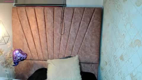 Snapshot of issa_milf__ chatting on 10/12/25, 12:04 ISSA MILF online show from 10/12/25, 12:04