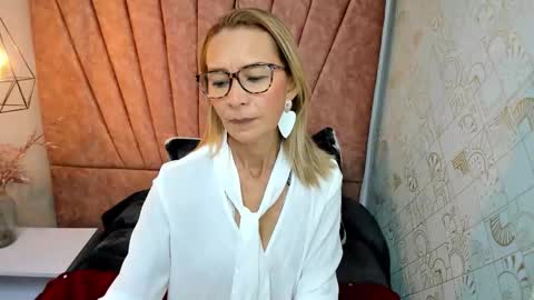 ISSA MILF online show from 11/26/25, 01:12