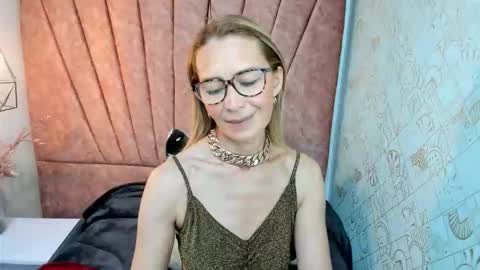 ISSA MILF online show from 12/01/25, 01:16
