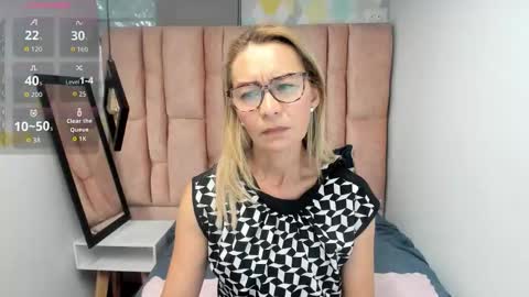 ISSA MILF online show from 03/16/26, 01:15