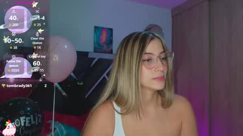 Snapshot of issabela_g1 chatting on 10/26/25, 01:33 issabela_g1 online show from 10/26/25, 01:33